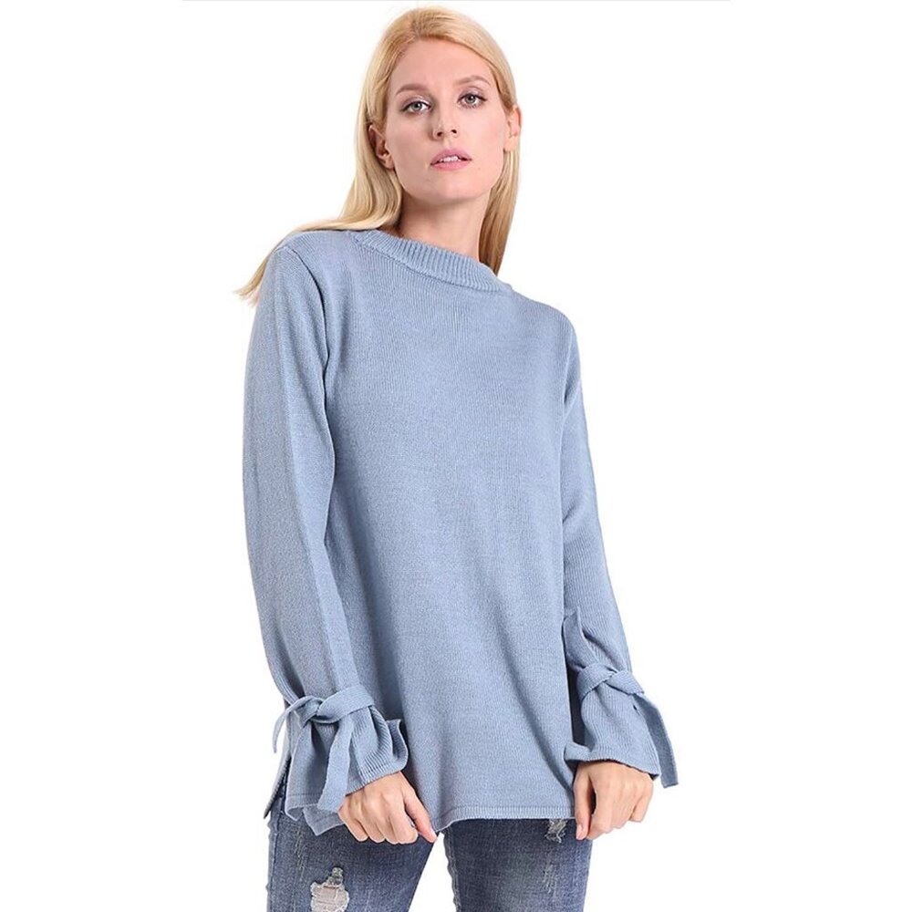 🍒 2/$20 🍒 Light Blue Crew Neck Sweater with Tie Wrists XL